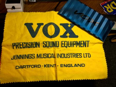1964 Orig VOX Yellow Polishing Cloth and Blue VOX Case MINT!