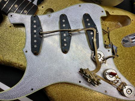 1960 Gold Sparkle Nitrocellulose Fender Heavy Relic Strat 2012